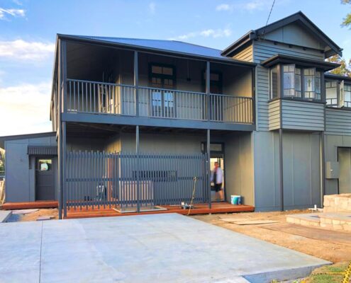 Labrador, Gold Coast, Coastal Modern Builders - Queenslander house relocation and renovation